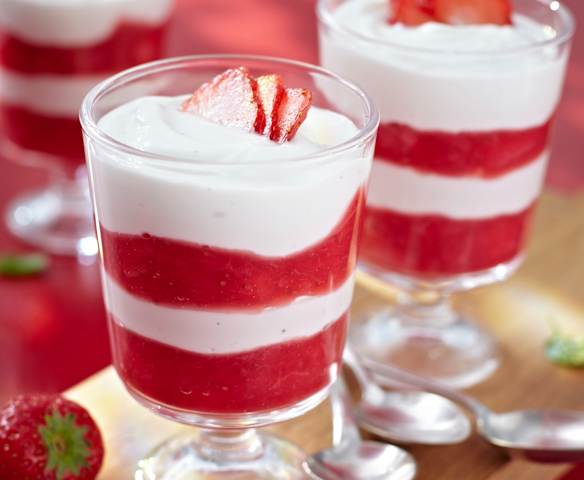 Rhabarber-Erdbeer-Kompott mit Joghurt