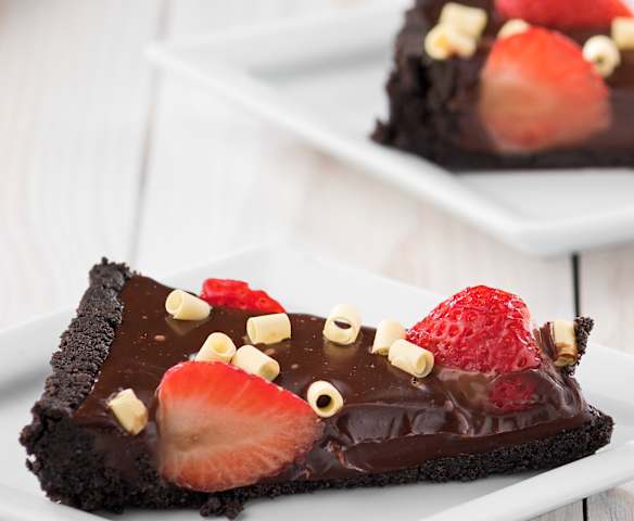 Tarta de chocolate y fresas