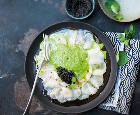 Carpaccio de saint-jacques et crème au cresson