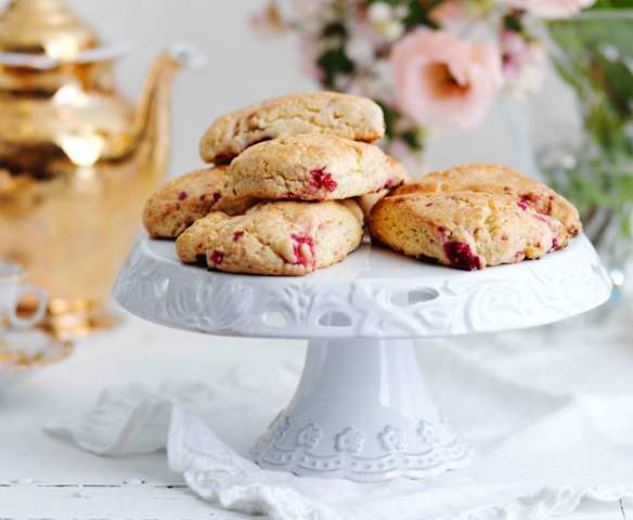 Scones de laranja e framboesa