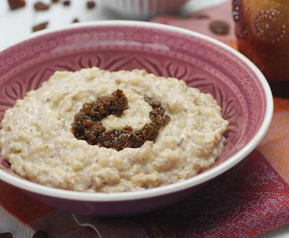Mléčný kuskus s rozinkovým pyré