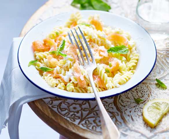 Fusilli au lait de coco et saumon fumé