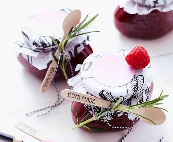 Confiture de framboises au romarin