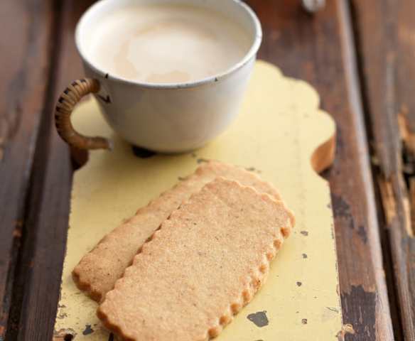 Kardamom-Rosen-Shortbread Kardamom-Rosen-Shortbread