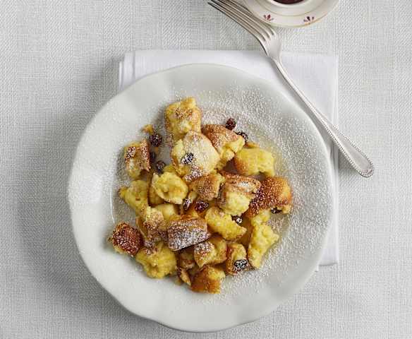 Sweet Raisin Pancake - Kaiserschmarrn Sweet Raisin Pancake - Kaiserschmarrn