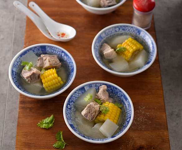 玉米蘿蔔排骨湯 玉米蘿蔔排骨湯