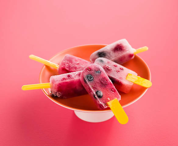 Glace à l'eau aux fruits rouges