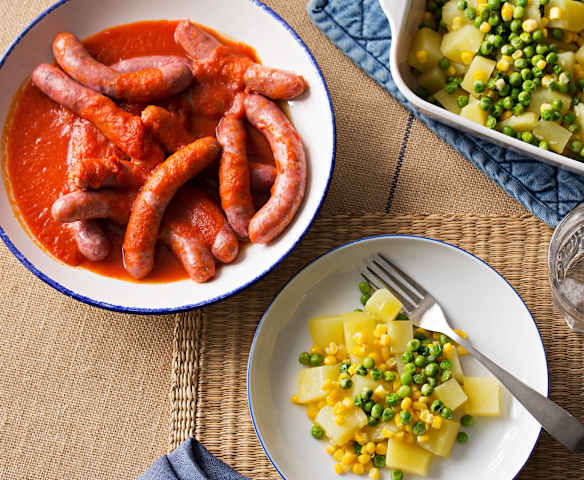 Menú: Patatas con guisantes y maíz. Salchichas con tomate Menú: Patatas con guisantes y maíz. Salchichas con tomate