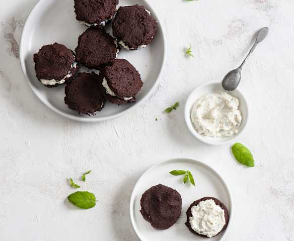 Kakaowe ciastka z orkiszem i kremem