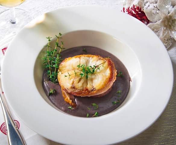 Coda di rospo croccante su purea nera