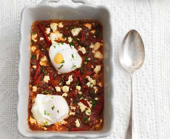 Ovos com tomate e queijo