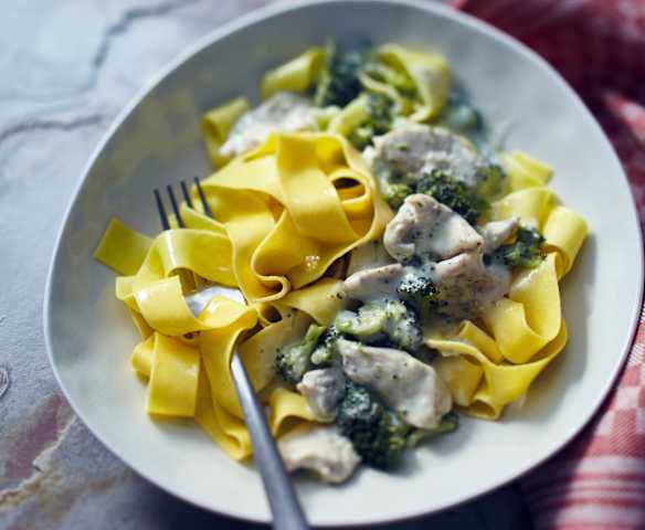 Brokkoli-Gorgonzola-Sauce mit Hähnchen