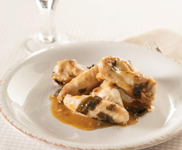 Alitas de pollo picantes con algas wakame