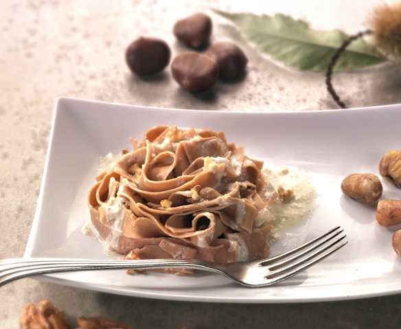 Tagliatelle de harina de castaña al pesto de nueces (sin gluten)