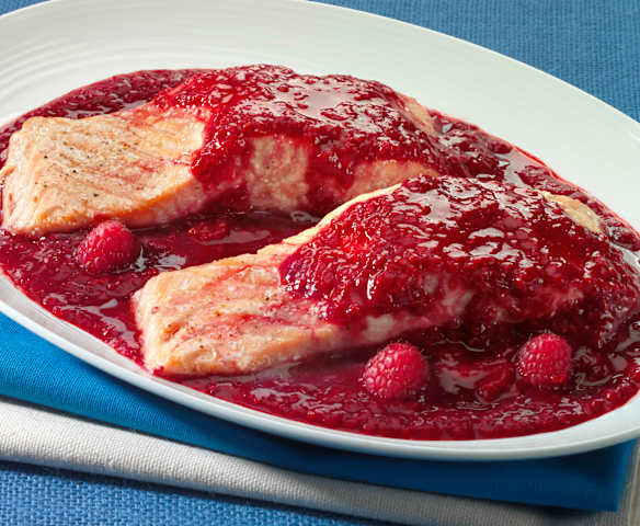 Salmone in salsa di lamponi