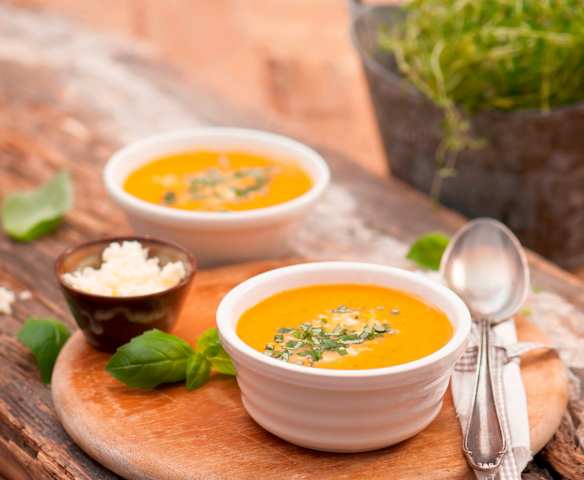 Zupa pomidorowa z mozzarellą