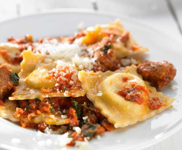 Ravioli di ricotta al sugo di agnello