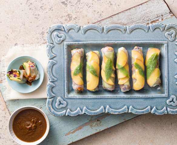Rice paper rolls with sweet and sour chilli sauce