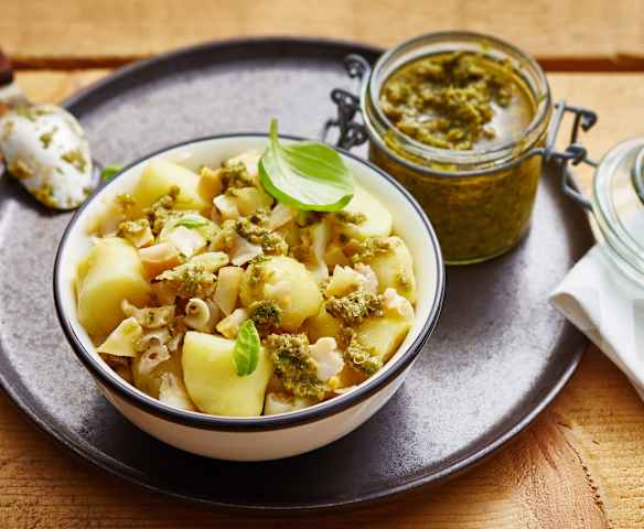 Salade de bulots, pommes de terre, pesto de câpres et persil