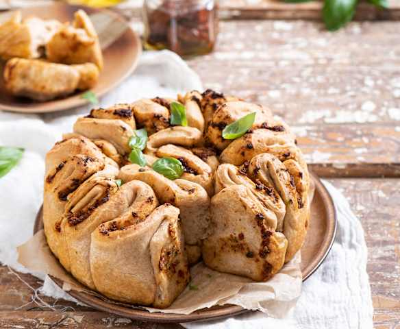 Kurutulmuş Domates ve Fesleğenli Ekmek