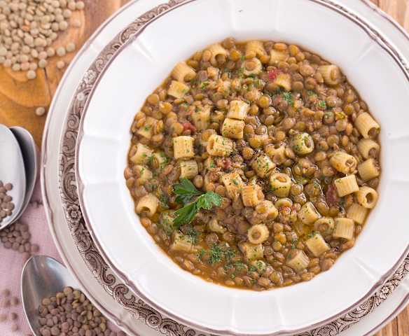 Pasta e lenticchie al pomodoro