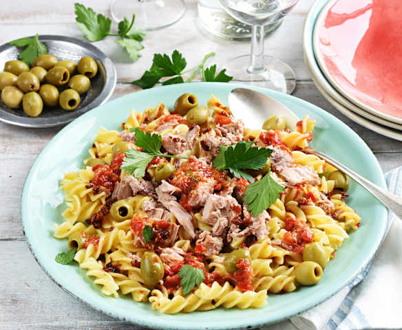 Salade de pâtes au thon et aux olives