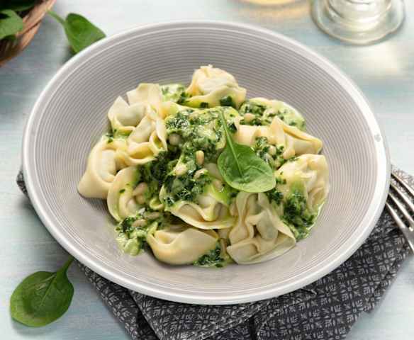 One Pot Tortelloni mit Gorgonzola-Spinat-Sauce