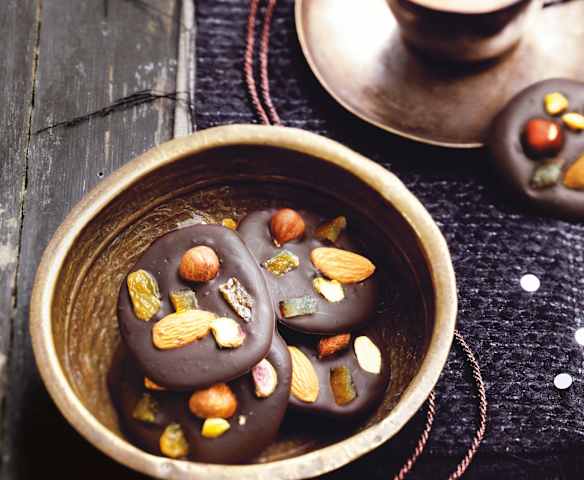 Mendiants au chocolat noir et fruits secs