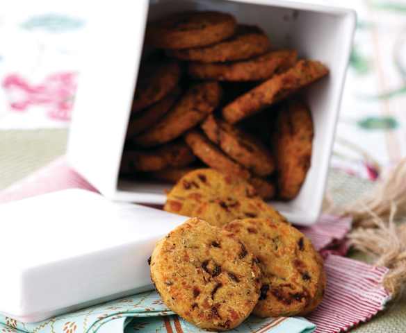 Bolachas de queijo e tomate seco