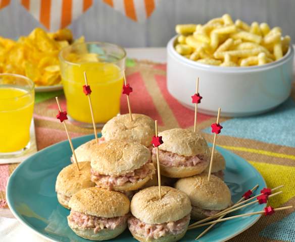 Minipanes de hamburguesa con relleno de pavo y manzana