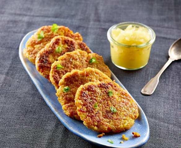 Möhren-Sellerie-Bratlinge mit Apfelkompott