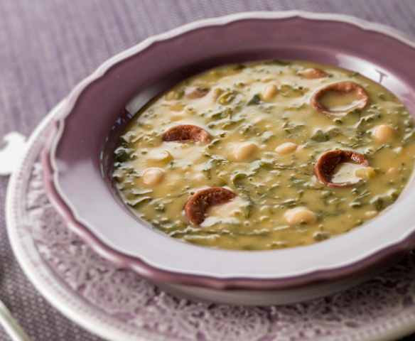 Caldo-verde de feijão branco