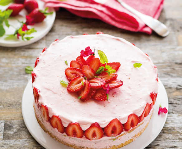 Entremets aux fraises de Plougastel Entremets aux fraises de Plougastel