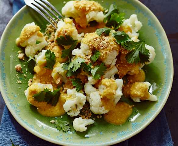 Blumenkohl mit Erdnuss-Curry-Sauce