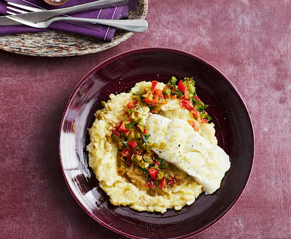 Sellerie-Kartoffelstampf mit Kabeljau und Paprika-Salsa