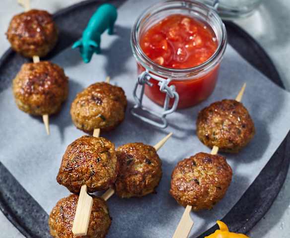 Fleischbällchenspieße mit Hot Salsa