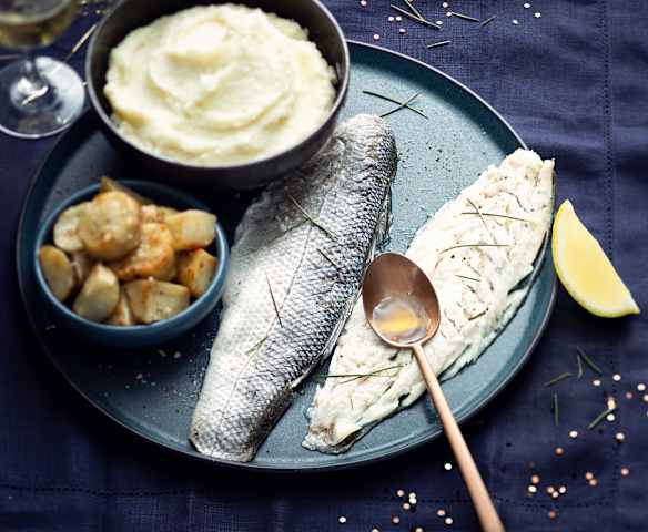 Bar et topinambours rôtis, purée de panais