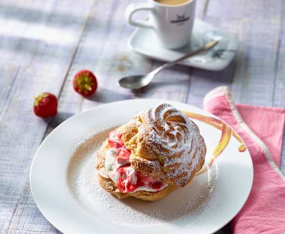 Sylter Sturmbeutel mit Erdbeersahne