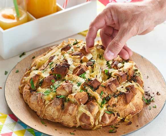 Pain hérisson, au pont-l'évêque, à l'ail et aux noisettes