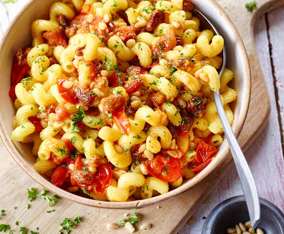 Cavatappi mit Cherry-Tomaten, Sultaninen und Ingwer
