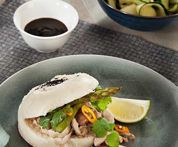 Panes de coco con pollo hoisin