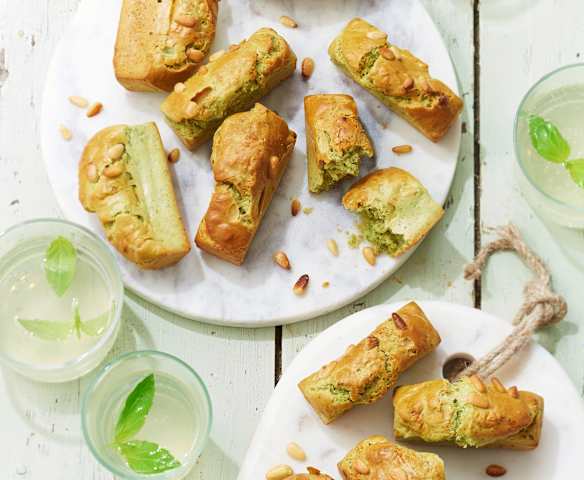 Minicakes au pesto et aux pignons