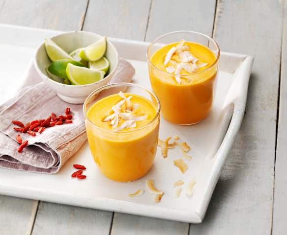 Smoothie de zanahoria, coco y bayas goji