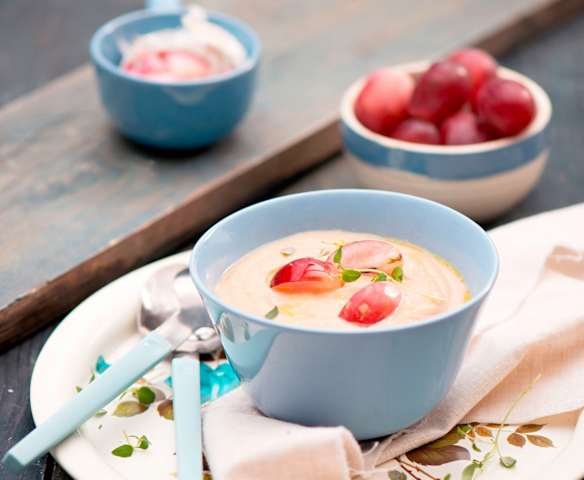 Zupa krem z pieczonej pietruszki z migdałami