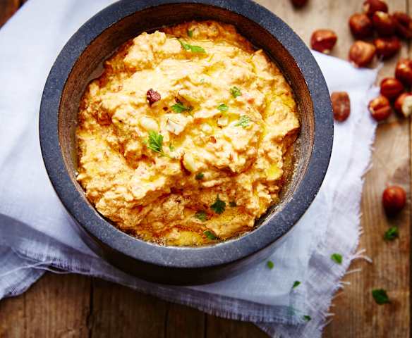 Pesto poivron rouge, noisettes et chèvre