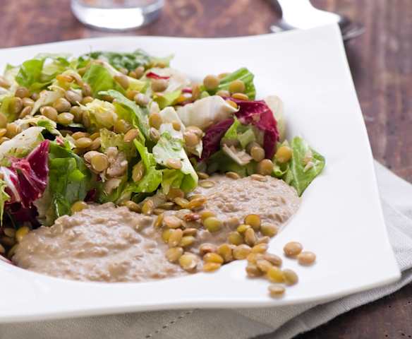 Linsen auf Blattsalat mit Linsencreme