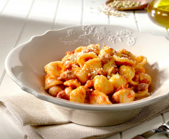 Orecchiette con ragù di salsiccia Orecchiette con ragù di salsiccia