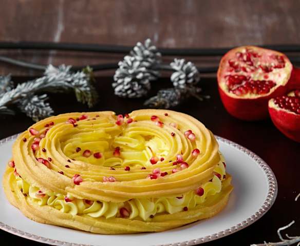 Paris-Brest salato con crema al Parmigiano reggiano e melagrana