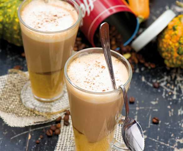 Latte z syropem dyniowo-korzennym