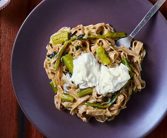 Pasta risottata integrale con catalogna piccante e stracciatella